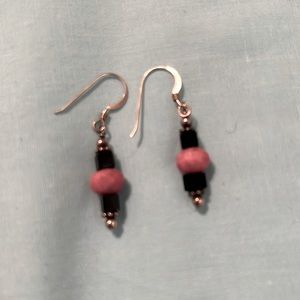 Beautiful earrings pink rhondelle and black onyx.